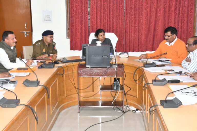 BUDAUN NEWS: डीएम ने की गन्ना विभाग के कार्यों की समीक्षा