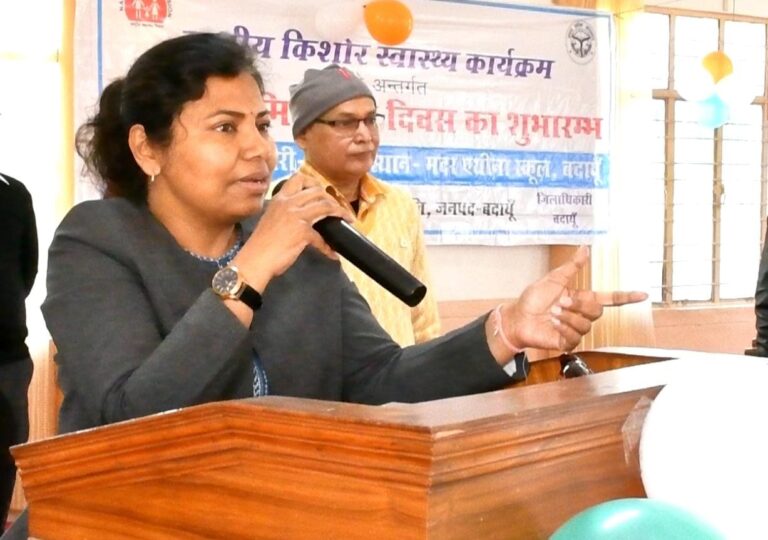 BADAUN NEWS:डीएम ने बच्चों को एल्बेन्डाजॉल की टेबलेट खिलाकर किया राष्ट्रीय कृमि मुक्ति दिवस का शुभारम्भ