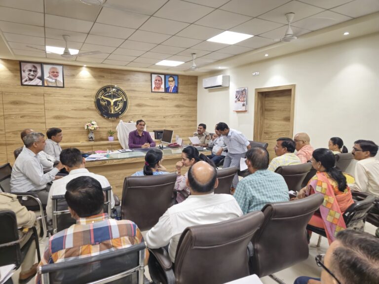 MATHURA: नीट परीक्षा 2025 के सफल संचालन हेतु कलैक्ट्रेट सभागार, मथुरा में गोष्ठी का आयोजन