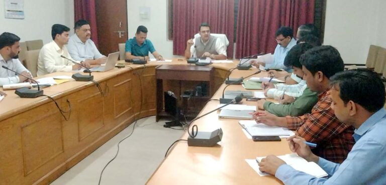 BUDAUN: जल जीवन मिशन की धीमी प्रगति पर डीएम अवनीश राय ने जताई नाराज़गी, कार्यों में तेजी और गुणवत्ता सुनिश्चित करने के निर्देश