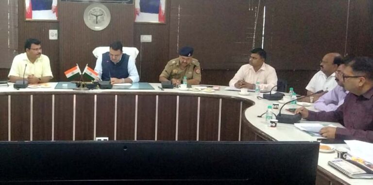 बदायूं में जिला सड़क सुरक्षा समिति की बैठक संपन्न