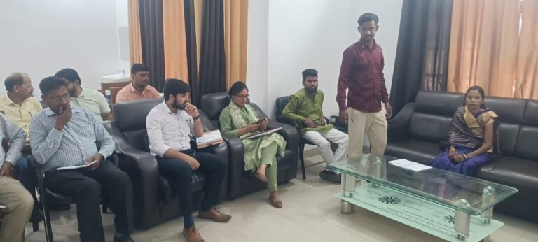 BUDAUN : राज्य निगरानी समिति की सदस्य राधा वाल्मीकि ने की समीक्षा बैठक, स्वच्छकारों को लाभ पहुँचाने पर दिया ज़ोर