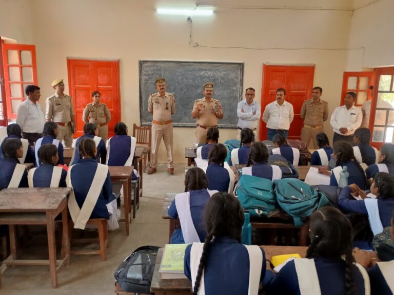 सोनभद्र: जय ज्योति इंटरमीडिएट कॉलेज चुर्क में साइबर क्राइम थाना सोनभद्र द्वारा आयोजित साइबर जागरूकता कार्यशाला