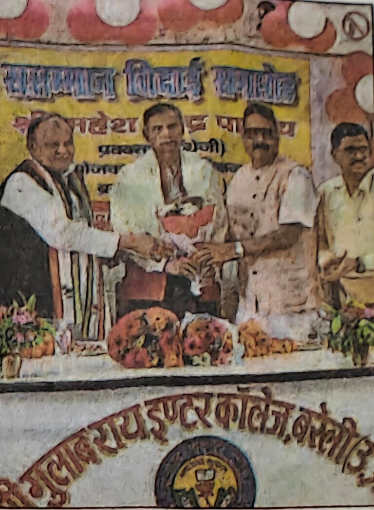 BAREILLY NEWS: सेवानिवृत्ति पर प्रवक्ता महेश चंद्र पांडेय को दी गई भावभीनी विदाई