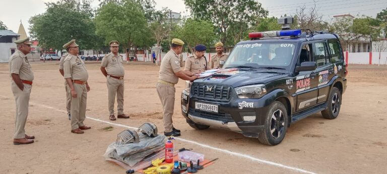 SONBHADRA: एएसपी मुख्यालय सोनभद्र ने पुलिस लाइन चुर्क में ली मंगलवार परेड की सलामी, किया निरीक्षण