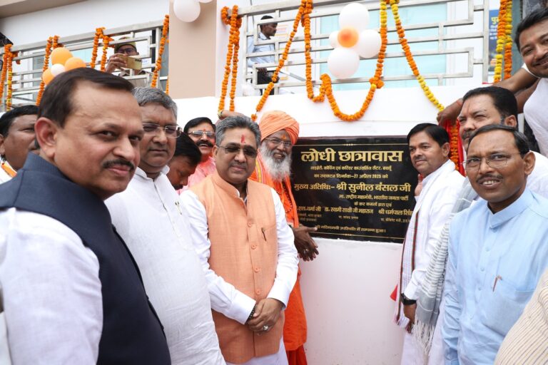 बदायूं में लोधी छात्रावास का उद्घाटन, सुनील बंसल बोले- बीएल वर्मा ने समाज सेवा का नया उदाहरण पेश किया