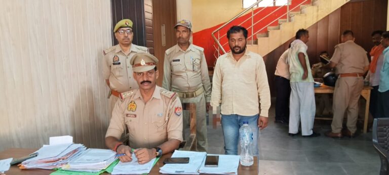 सोनभद्र: बिना परमिट गिट्टी ढो रहे वाहन पर कार्रवाई, एक गिरफ्तार – तीन नामजद अभियुक्तों के खिलाफ केस दर्ज