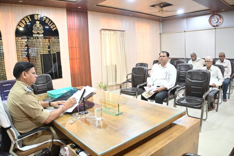 एसएसपी हेमराज मीना ने की जनसुनवाई, शिकायतों के त्वरित व निष्पक्ष निस्तारण के दिए निर्देश