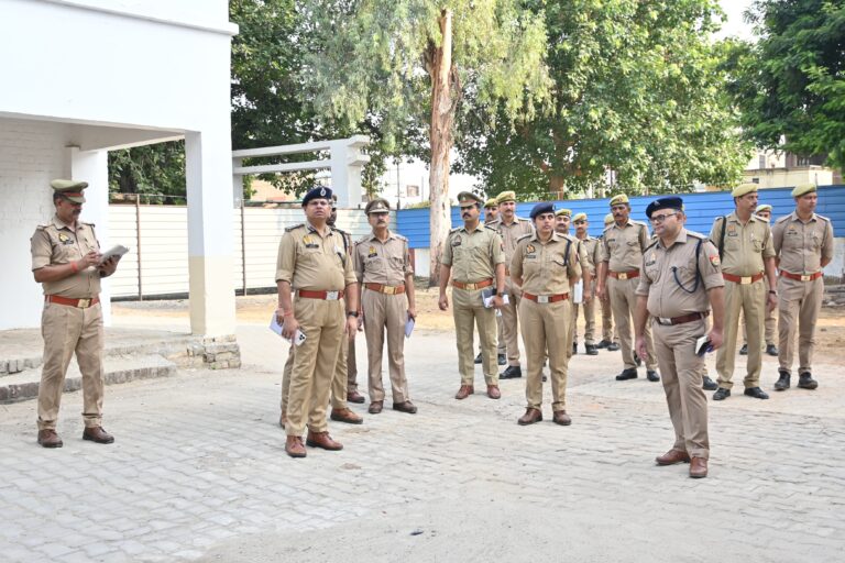 एसएसपी हेमराज मीना ने की शुक्रवार परेड की सलामी, पुलिस कार्य प्रणाली में सुधार हेतु दिए आवश्यक निर्देश