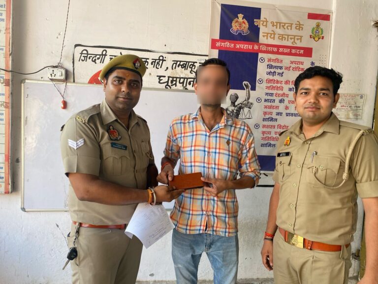 बुलन्दशहर पुलिस की सराहनीय पहल — गुमशुदा 18 मोबाइल फोन बरामद, स्वामियों को किए सुपुर्द