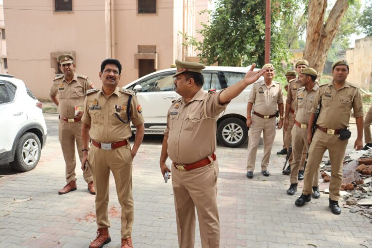 BULANDSHAR: वरिष्ठ पुलिस अधीक्षक ने निर्माण कार्य का किया निरीक्षण, गुणवत्ता और शीघ्रता पर दिया जोर