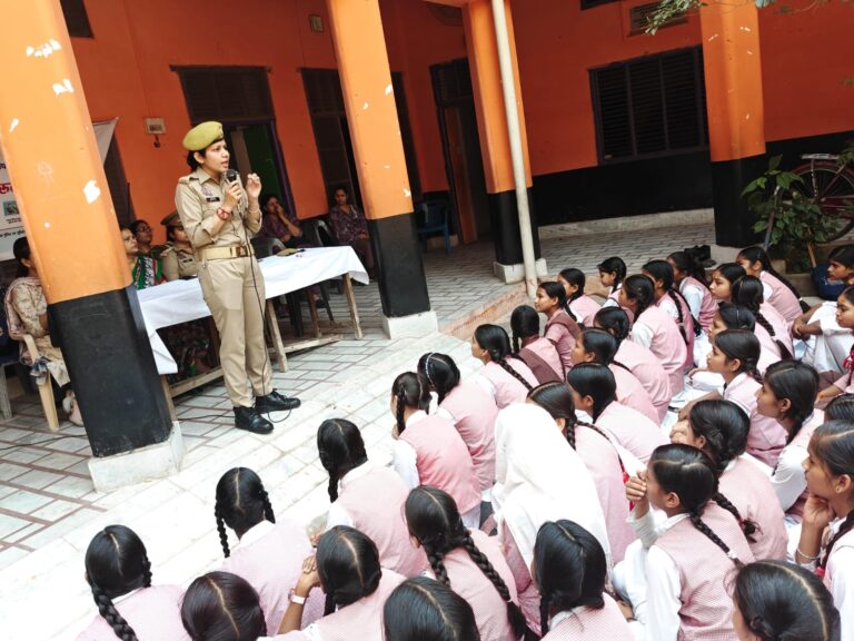 फिरोजाबाद में ऑपरेशन जागृति फेज-04 के तहत 30 स्थानों पर महिलाओं व छात्राओं को किया गया जागरूक
