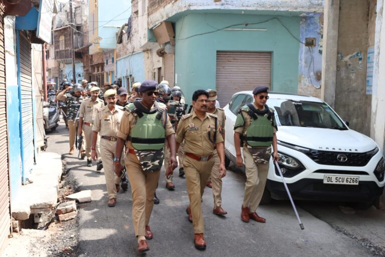 शांति एवं कानून व्यवस्था बनाए रखने को लेकर एसएसपी ने किया पैदल मार्च, आम जनमानस से की सहयोग की अपील