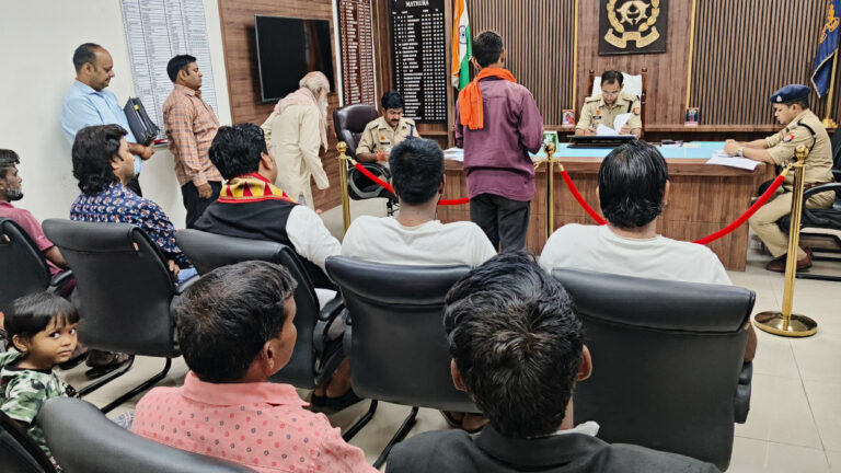 वरिष्ठ पुलिस अधीक्षक मथुरा ने जनता की समस्याएँ सुनीं, त्वरित कार्रवाई के दिए निर्देश