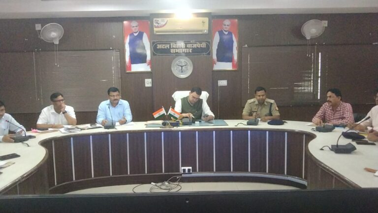 BUDAUN: विद्युत विभाग में रिफॉर्म्स को लेकर डीएम ने की बैठक, समयबद्ध तैयारियों के दिए निर्देश