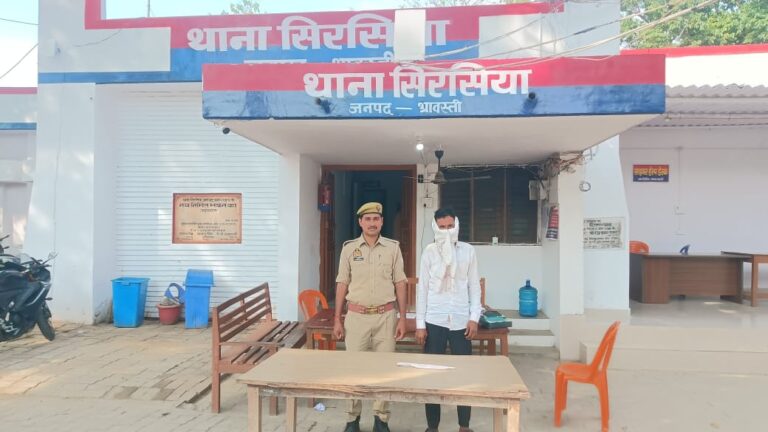 जनपद श्रावस्ती में अपराधियों के विरुद्ध बड़ी कार्रवाई, दो नाजायज चाकू के साथ अभियुक्त गिरफ्तार