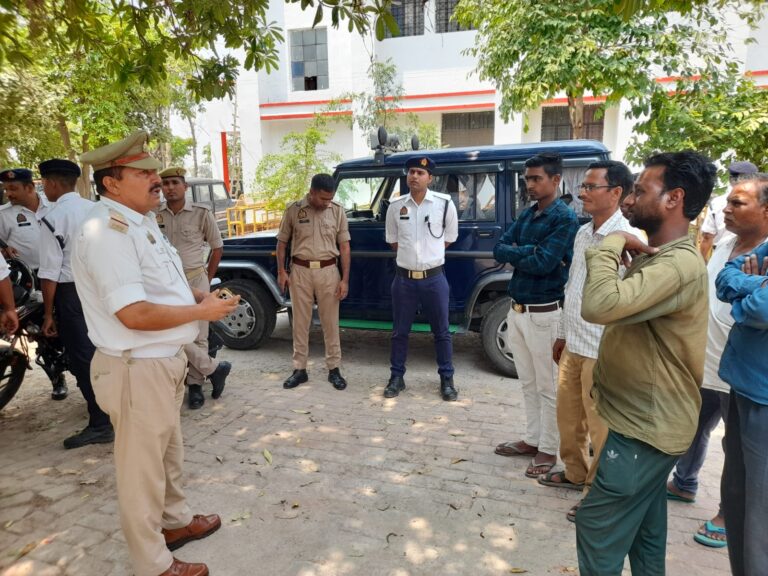 श्रवस्ती: जनपद में अवैध ई-रिक्शा के खिलाफ चेकिंग अभियान और सड़क सुरक्षा हेतु बैठक आयोजित