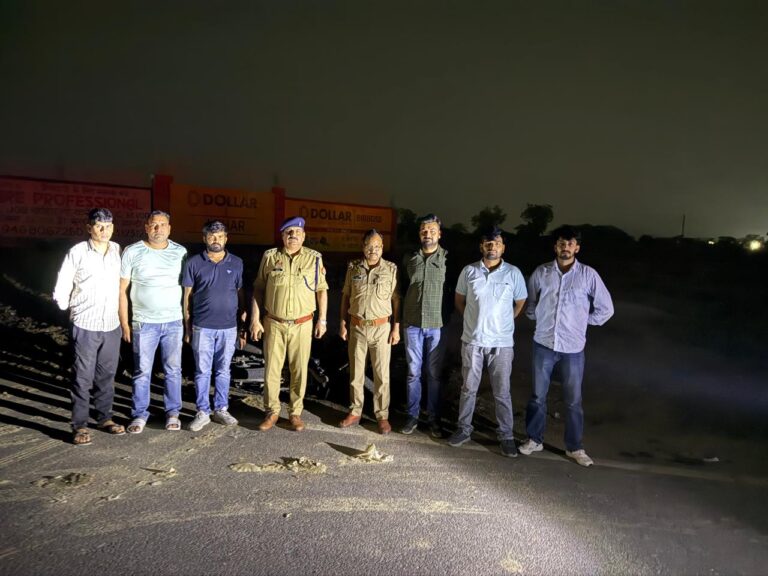 वृन्दावन पुलिस व एसओजी टीम की संयुक्त मुठभेड़ में लुटेरा गिरफ्तार, अवैध हथियार और लूटा गया आईफोन बरामद