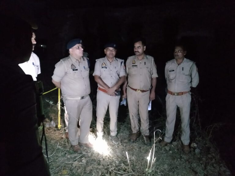 मीरजापुर पुलिस को बड़ी सफलता: अंतरजनपदीय चैन स्नैचर गिरोह के दो बदमाश गिरफ्तार, मुठभेड़ में एक घायल