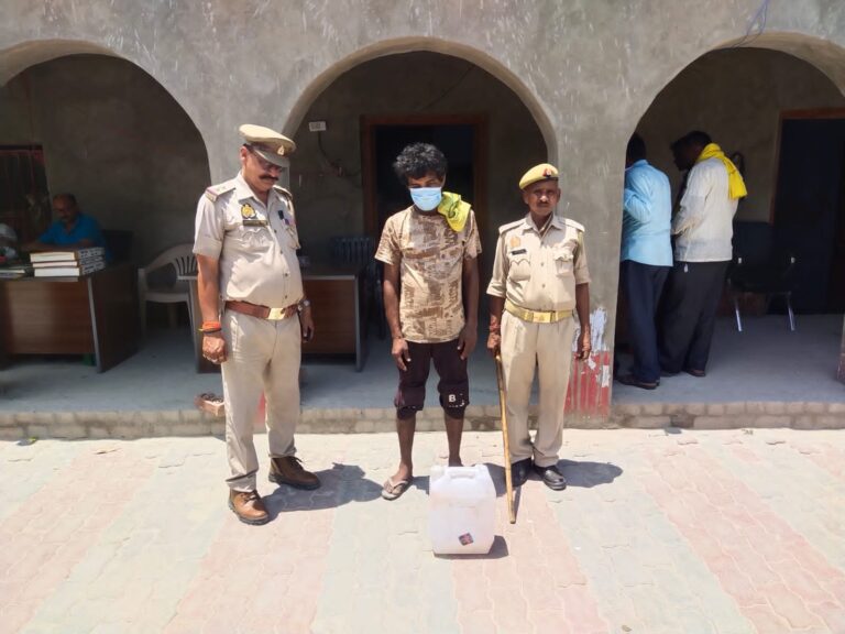 श्रावस्ती पुलिस की बड़ी कार्रवाई: 16 लीटर अवैध कच्ची शराब के साथ दो अभियुक्त गिरफ्तार, 22 शांतिभंग आरोपियों पर कार्रवाई
