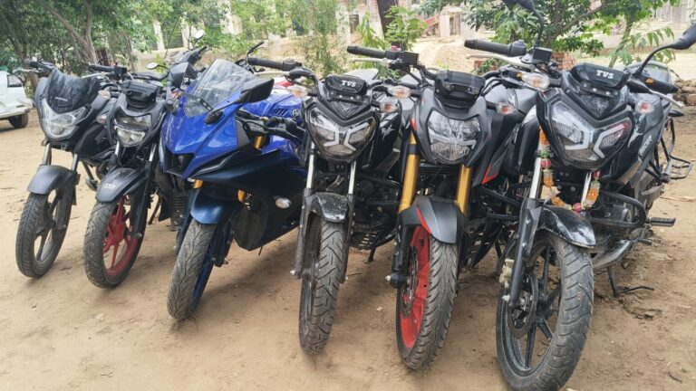 फिरोजाबाद: यातायात पुलिस का विशेष अभियान, बिना नंबर प्लेट की 6 मोटरसाइकिलें सीज