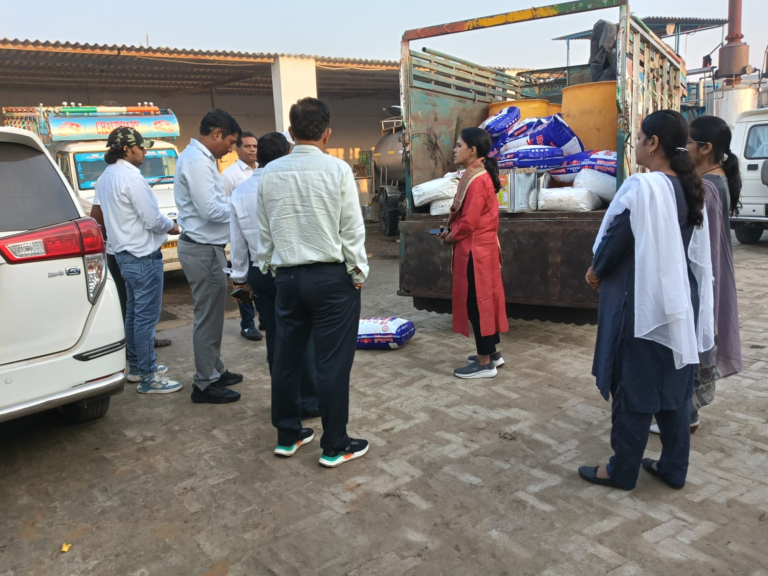 “नकली पनीर का बड़ा खुलासा! लखनऊ से अलीगढ़-मथुरा तक एफएसडीए की सर्जिकल स्ट्राइक — डेयरियां सील, लाखों का माल नष्ट!”