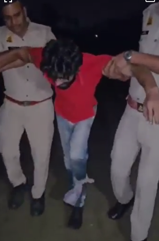 मेरठ में हिस्ट्रीशीटर से पुलिस की मुठभेड़ — रंगदारी मांगने वाला शहजाद उर्फ सिंचू दोनों पैरों में गोली लगने से घायल!