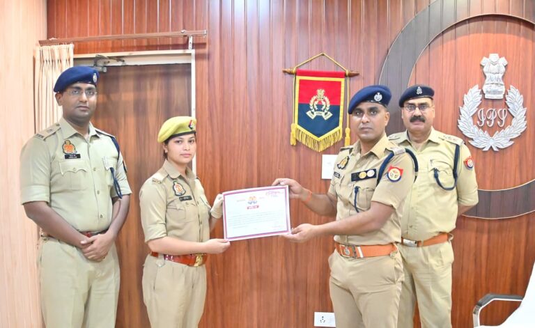 मिशन शक्ति फेज-5.0 में उत्कृष्ट कार्य करने वाली तीन महिला आरक्षियों को SSP आज़मगढ़ ने किया सम्मानित