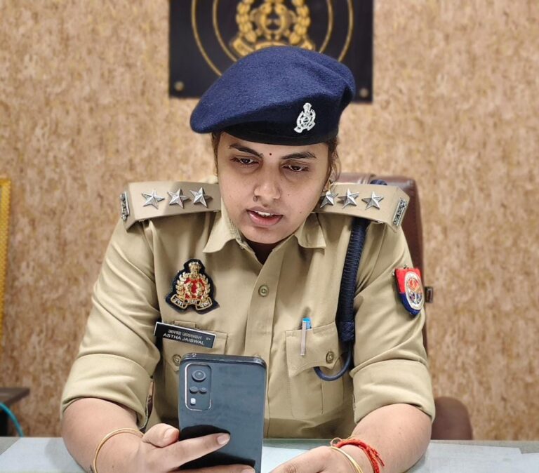 आज़मगढ़ पुलिस का अनोखा कदम — साइबर जागरूकता के लिए सोशल मीडिया पर लाइव लेक्चर सीरीज़ शुरू!