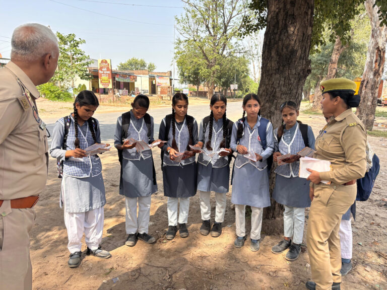मथुरा में “मिशन शक्ति फेज-5.0” के तहत महिला सशक्तिकरण अभियान  | महिलाओं को आत्मरक्षा और जागरूकता दी गई