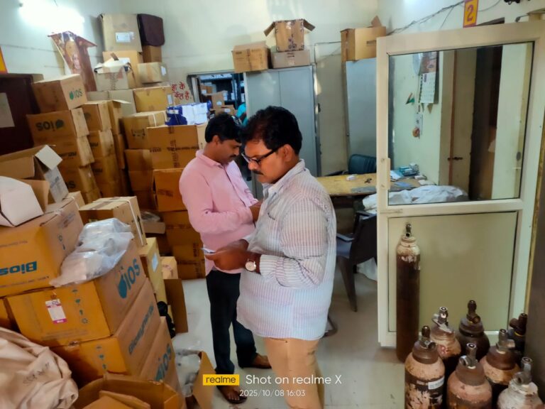 हाथरस में बच्चों की मौत के बाद कड़े कदम  | Coldrif सायरप की जांच तेज | DRUG INSPECTOR ने दी जानकारी