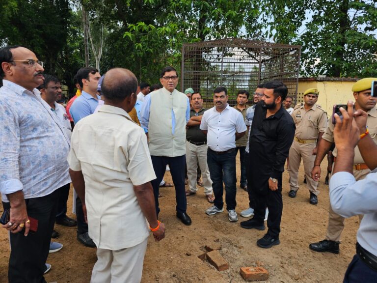 पीलीभीत में गोबर से बने दीपकों से दीपोत्सव की तैयारी तेज़, गौसंरक्षण और स्वावलंबन में उल्लेखनीय प्रगति – डीएम ज्ञानेन्द्र सिंह के मार्गदर्शन में जिले का नया मॉडल!