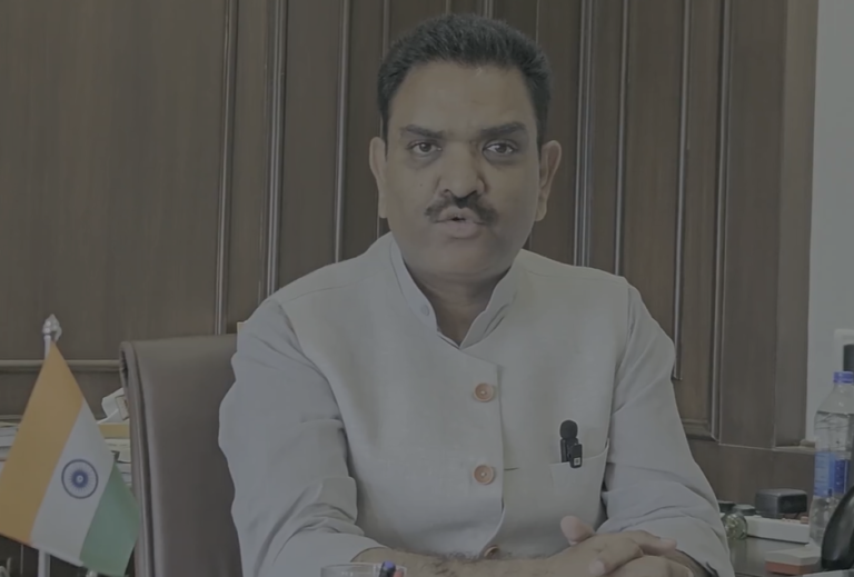 मुख्यमंत्री का भ्रष्टाचार पर बड़ा प्रहार! 4 अधिकारी बर्खास्त, 3 की पेंशन से होगी वसूली — मंत्री असीम अरुण बोले, “भ्रष्टाचार में लिप्त कोई नहीं बख्शा जाएगा”